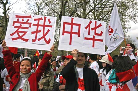 Overseas Chinese Rally against Western Media s Biased Coverage