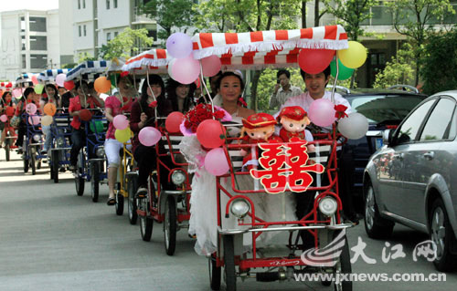 Taking a Pedicab Tour to a Wedding