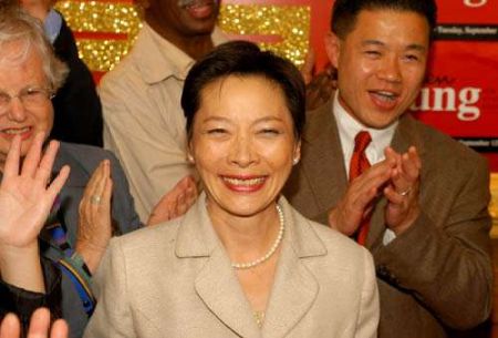 (图文)杨爱伦成纽约州首位华裔女议员 - 万维读者网