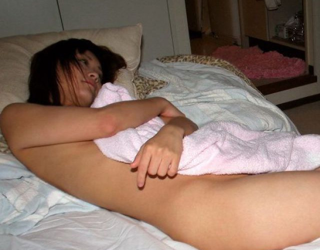 裸睡成时尚女子裸睡的好处详述 万维读者网