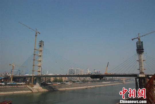 “反恐大桥”主桥贯通   保三峡大坝