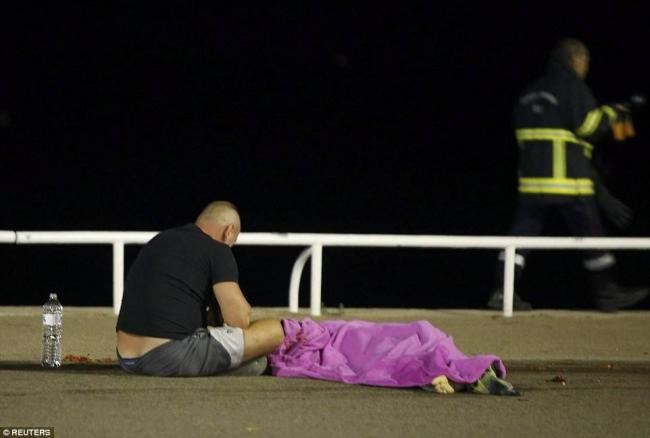 法国恐袭80人死亡   2中国公民受伤