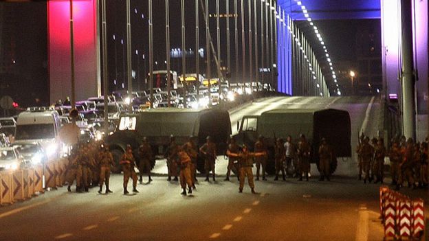 土耳其军方电视声明“已经控制了政权”