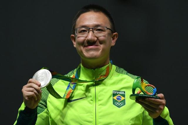 为巴西夺首枚里约奥运奖牌的华裔小伙是谁