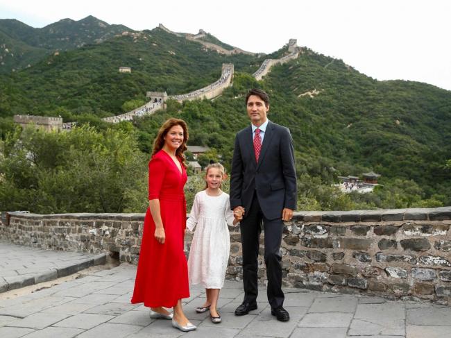 加拿大总理 抱着女儿见李克强