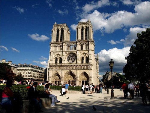 法国躲过一劫 警方挫败巴黎圣母院恐袭案