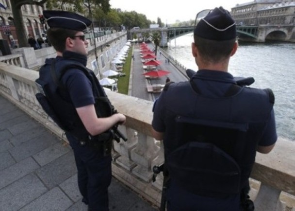 法国警拘15岁少年 指涉策动恐击