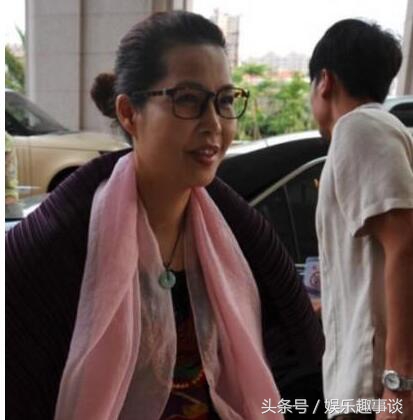 儿子入狱 77岁李双江与嫩妻离婚传言不断