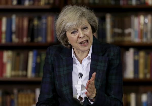 英国脱欧突发变数 首相特雷莎被告上法庭
