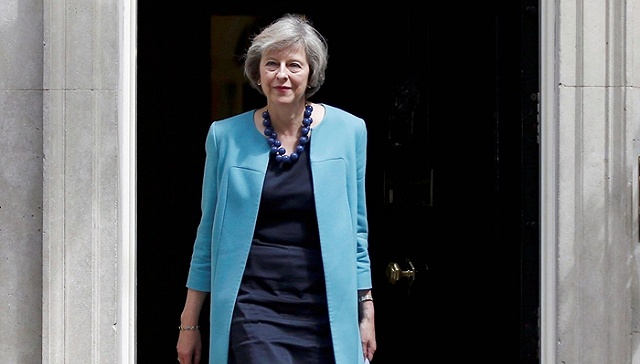 英首相陷“裤子门”：一条皮裤引发内斗