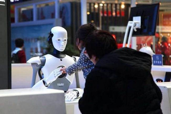 美女机器人上阵    中国春运启动