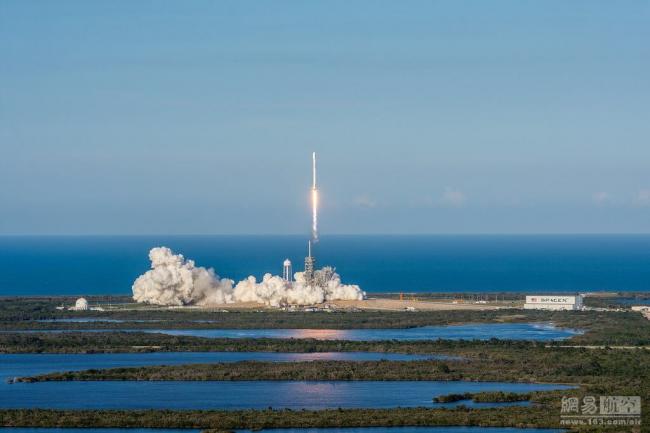 SpaceX二手火箭发射 与航空客机擦身而过