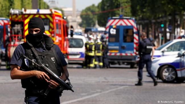 最新详情：巴黎恐袭冲撞警车事件