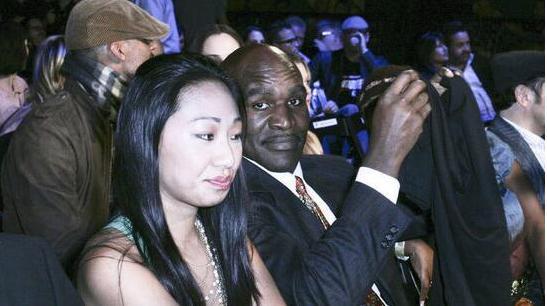 美国拳王的华裔女友亮相   网友顿时傻眼