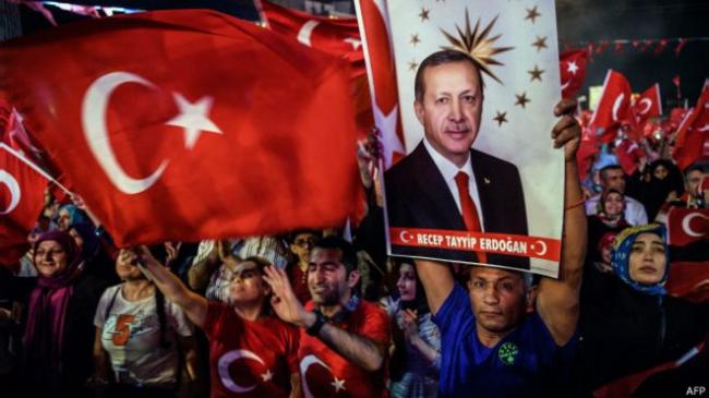 土耳其政变未遂1周年 突然裁7000公务员