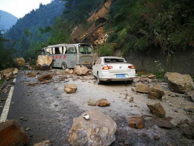 灾情速报：九寨沟7级地震已致19死263伤