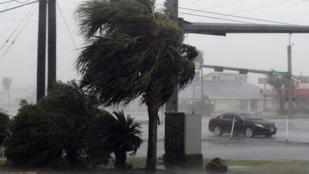 惨了！13年来最强飓风横扫美国德州