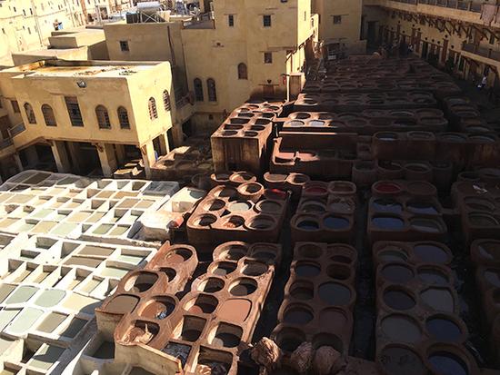 迷宫,染坊和沙漠 摩洛哥的琐碎和壮观