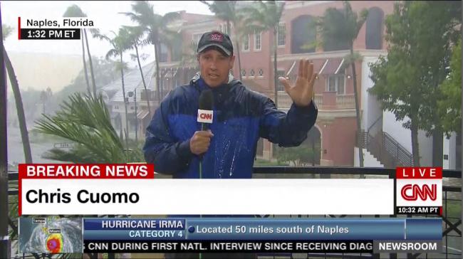 飓风中的新闻记者 整个人都崩溃了