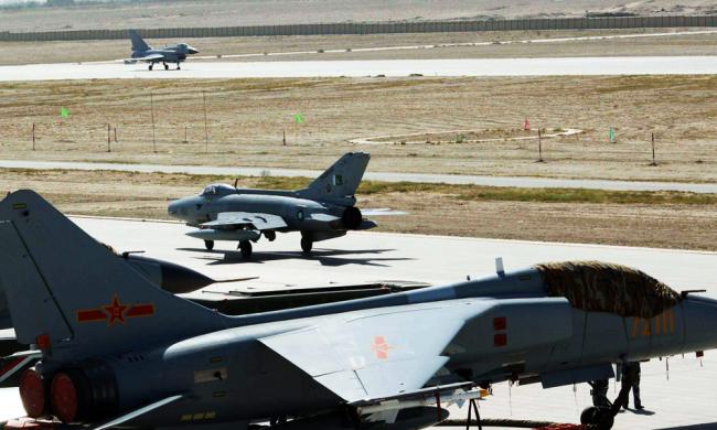 中巴战机在新疆军演！攻防地面重要目标