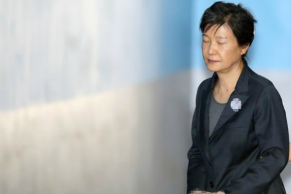 律师集体辞职 朴槿惠拒不出席今日庭审