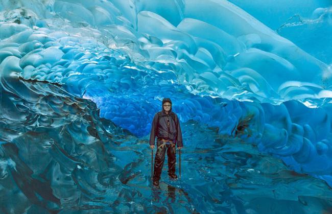 阿拉斯加州渐融冰洞 湛蓝似海底世界