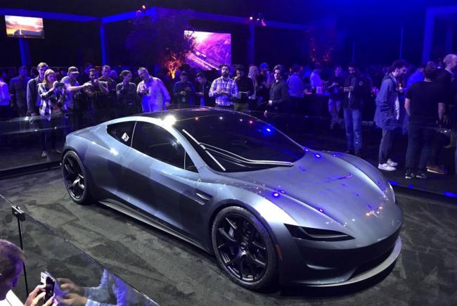最快电动车诞生 新Tesla最高时速400公里