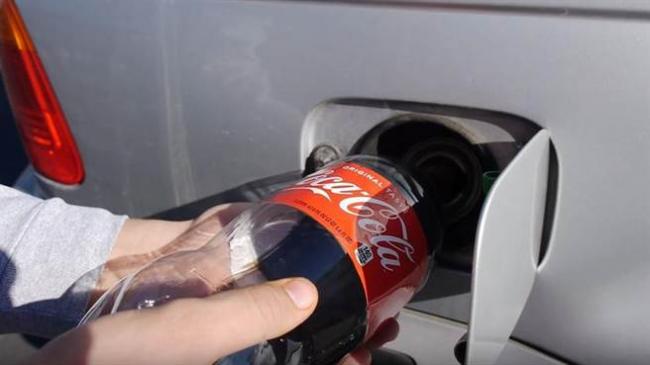BMW油箱倒入"2公升可乐"后  有惊人发现