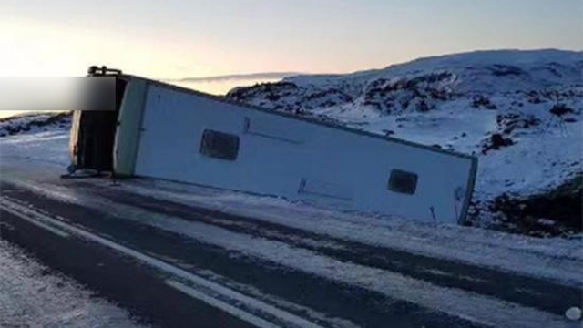 冰岛车祸：华人导游救人 车上系留英学生