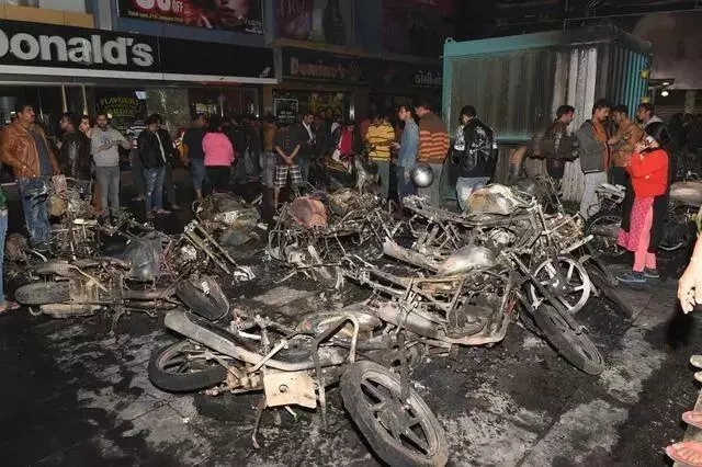 烧车 自焚 追杀 为何一部电影印度就乱了
