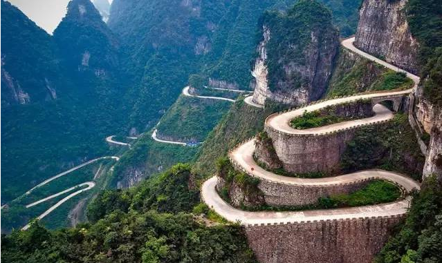 中国的“死亡公路” 老外表示分分钟跳崖
