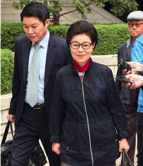 朴槿惠妹夫参加选举 称会让姐姐无罪释放