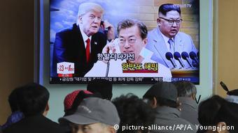 Sdkorea TV Trump Kim Jong Un (picture-alliance/AP/A. Young-joon)