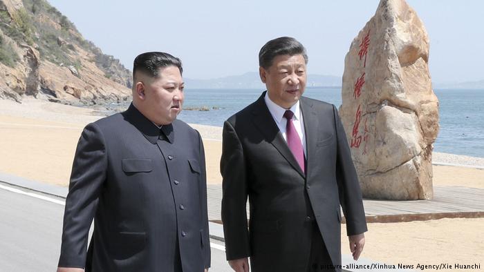 China Ministerpräsident Xi Jinping emfängt norkoreanischer Präsident Kim Jong Un (picture-alliance/Xinhua News Agency/Xie Huanchi)