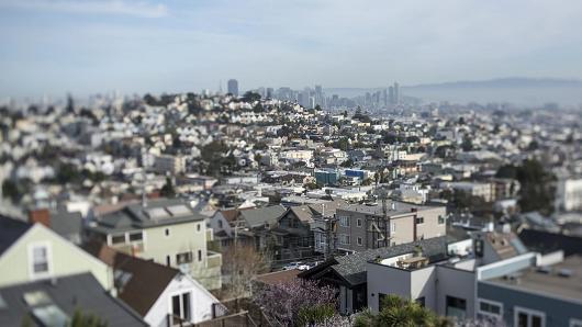 硅谷住房危机 6580个家庭抢租95套廉租房