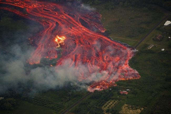 夏威夷火山岩浆流入太平洋  噩梦继续