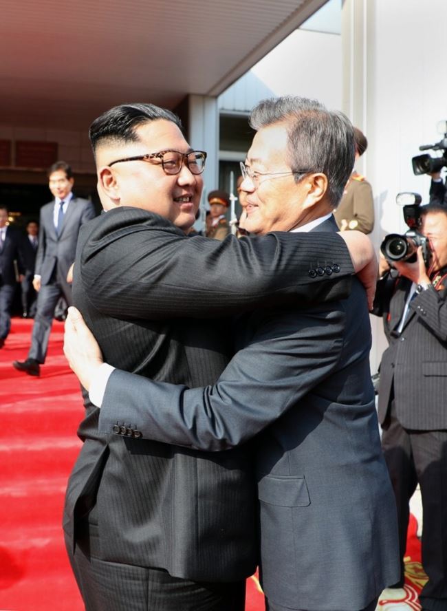 朝鲜最高领导人金正恩和韩国总统文在寅再次会面(2018年5月26日)