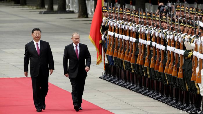 Russischer Präsident Putin mit chinesischem Präsdient Xi Jinping (Reuters/J. Lee)