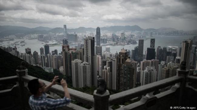 “香港不过是权贵蚂蚁搬家的中转站”
