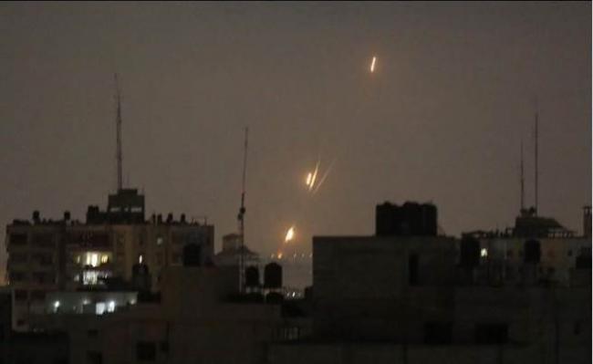 冲突升级  以色列战机狂轰加萨25目标