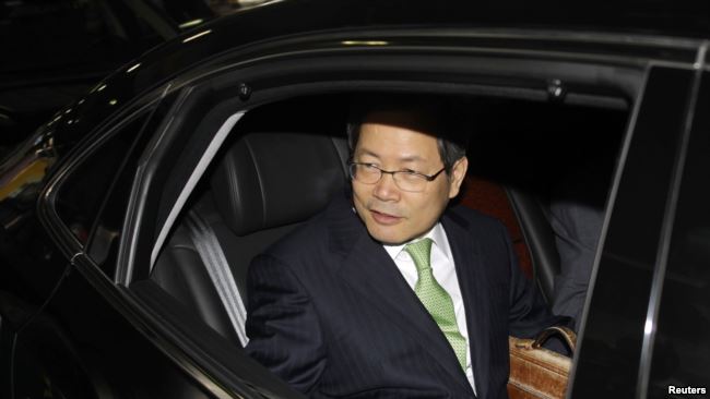 2010年6月8日，韩国外交部副部长千英宇（Chun Yung-woo）抵达北京机场。他后来成为韩国前总统李明博（Lee Myung-bak）的国家安全顾问，现在是朝鲜半岛未来论坛的创始人和主席。