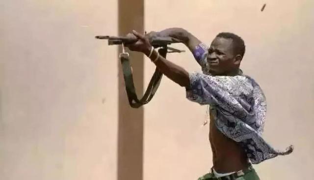 混在解放军中的非洲士兵