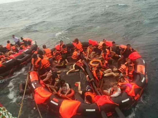载中国游客船在泰国翻覆 游客多属自由行