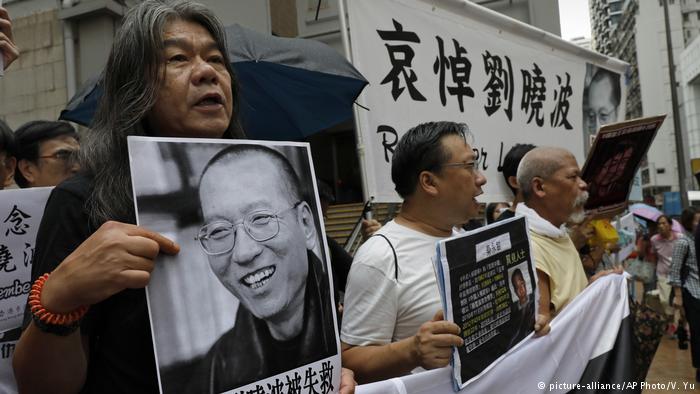 Hong Kong Proteste am ersten Todestag von Liu Xiaobo (picture-alliance/AP Photo/V. Yu)