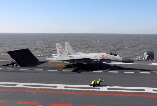 中国歼15频传坠机  山寨了不能飞的战机