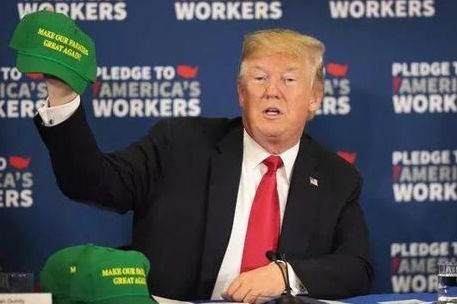 最近  川普特别喜欢戴这顶“绿帽子”