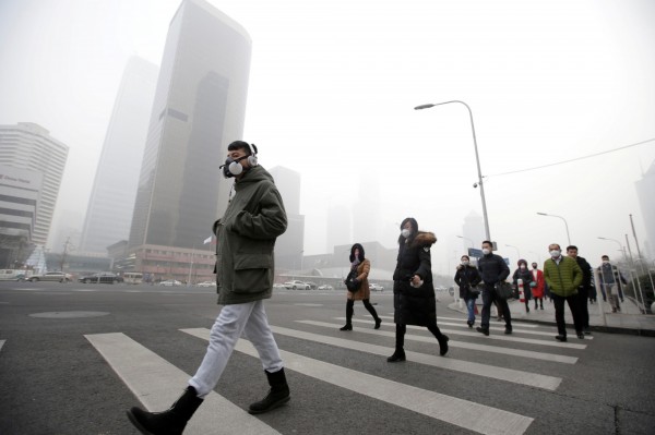 雾霾严重时在中国生活1天 等于吸60根烟