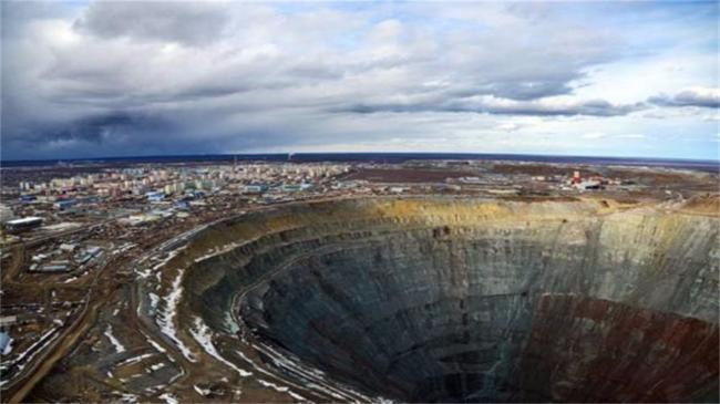 世界最大"钻石"洞穴 价值1000多个亿
