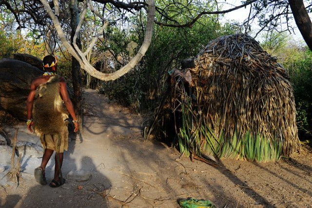 世界现存最原始的部落 男性都是神箭手