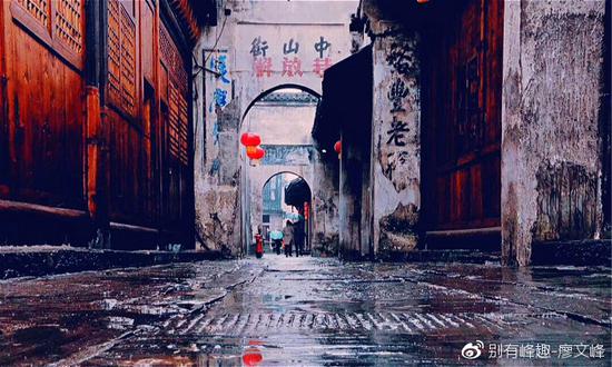 比丽江、凤凰早千年 一座真正活着的古城